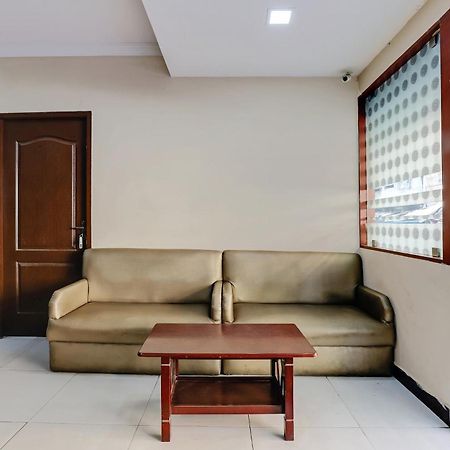 Spot On Grand Residency Hotel Csennai Kültér fotó