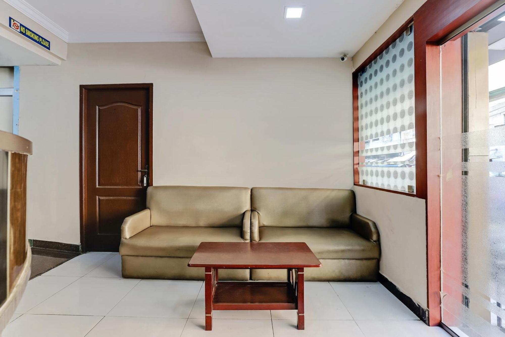 Spot On Grand Residency Hotel Csennai Kültér fotó