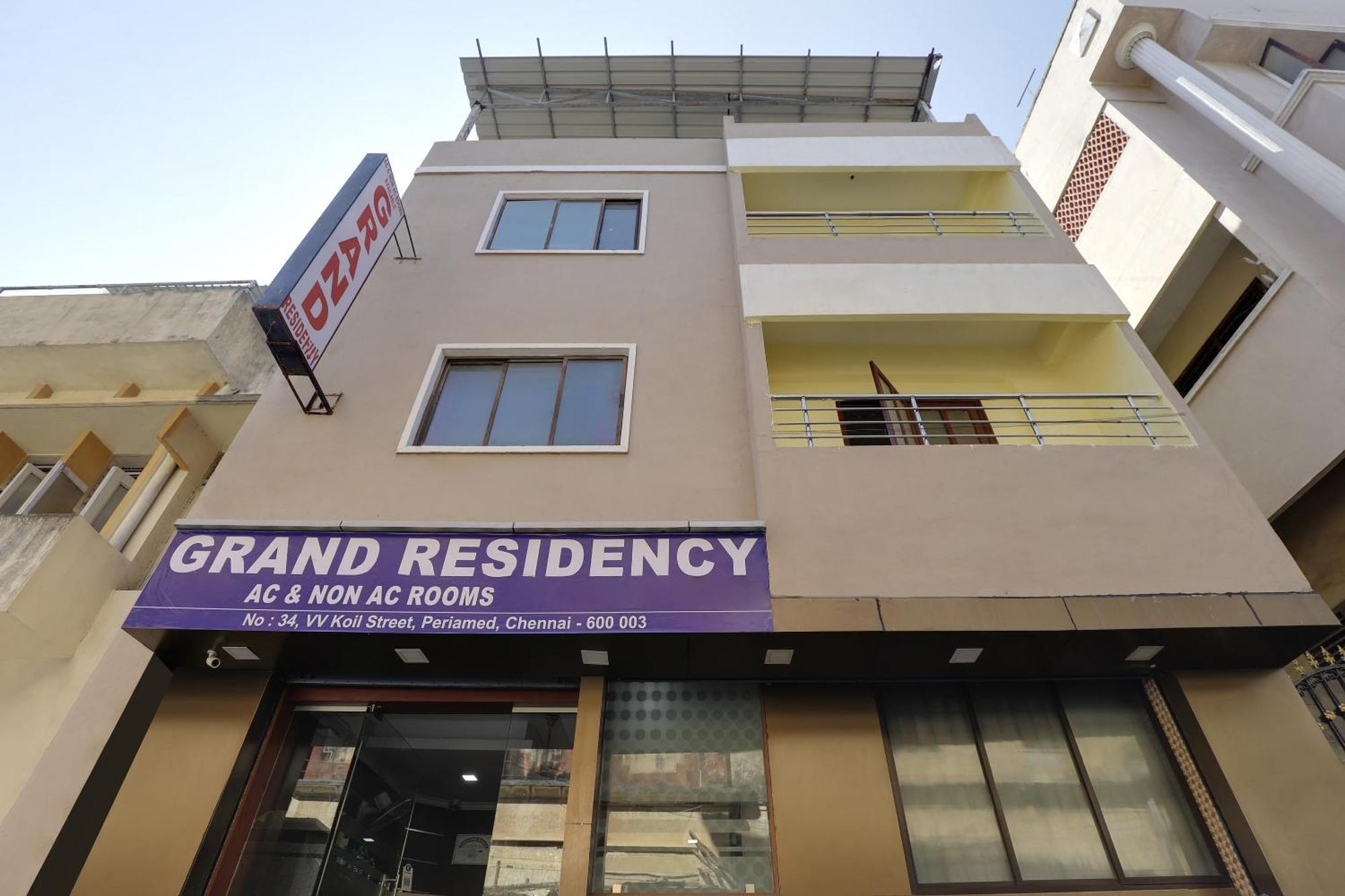 Spot On Grand Residency Hotel Csennai Kültér fotó