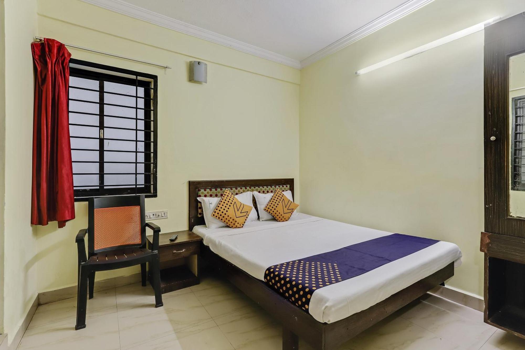 Spot On Grand Residency Hotel Csennai Kültér fotó